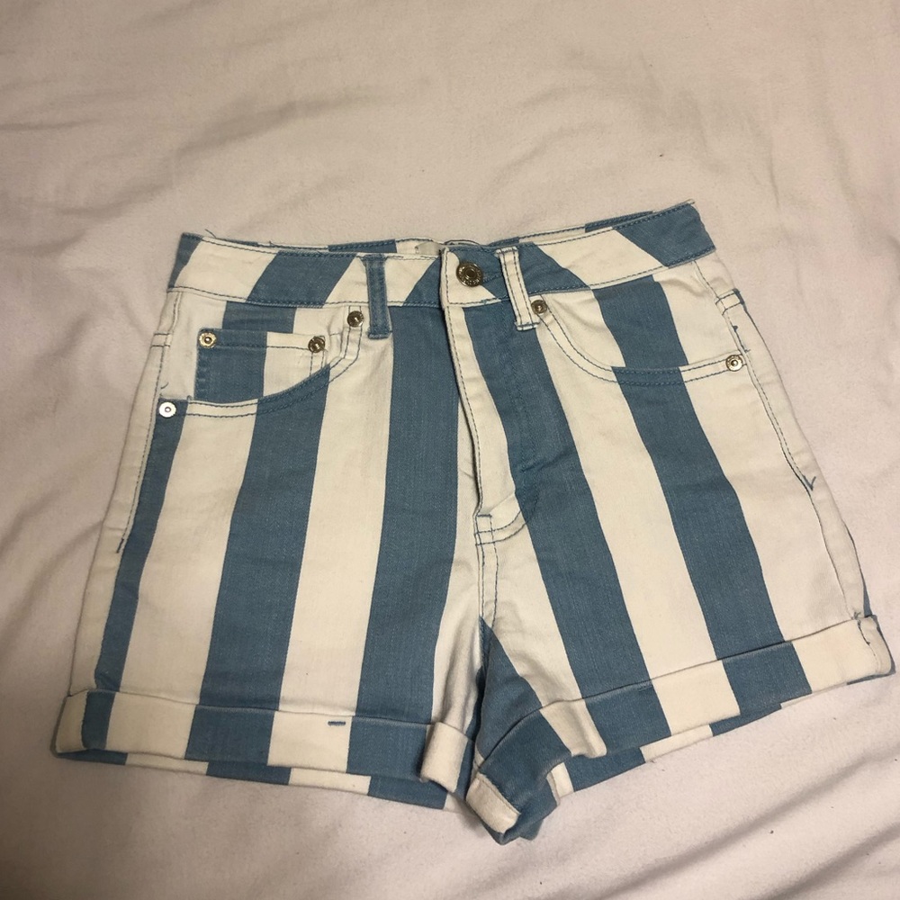 CUTE SHORTS